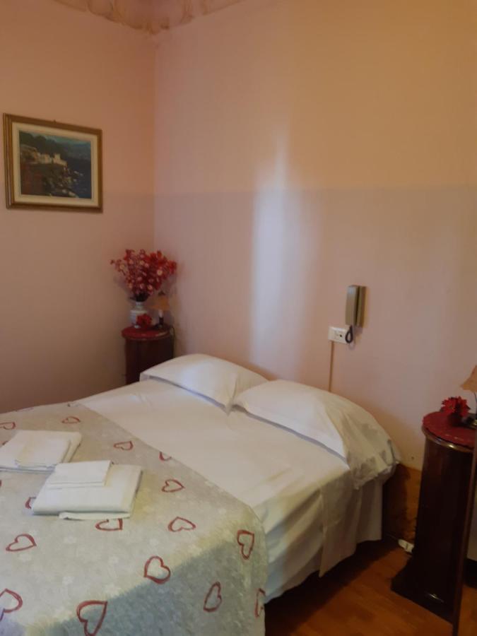 Guest House Elena Genova Kültér fotó